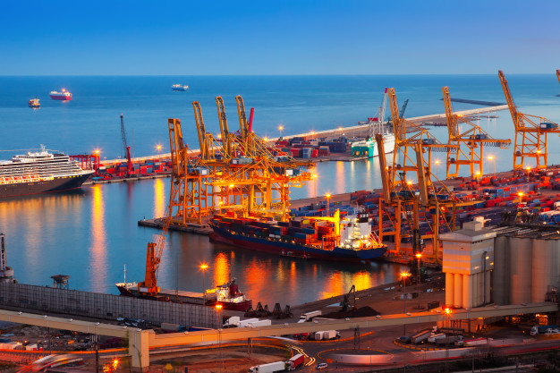 Port de barcelona in night Free Photo